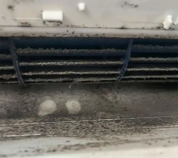 蚌山空调吹的风有股烧焦味是怎么回事